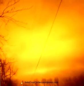 kilatan-cahaya-oranye-dilangit-sverdlovsk-rusia